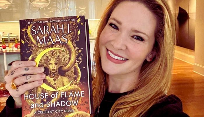 Sarah J Maas Net Worth